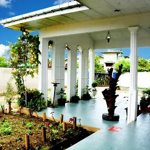  Bed & Breakfast The West Gate Bungalow