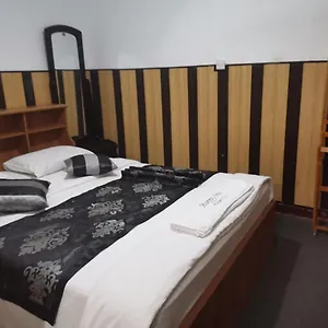  Bed & Breakfast Happy